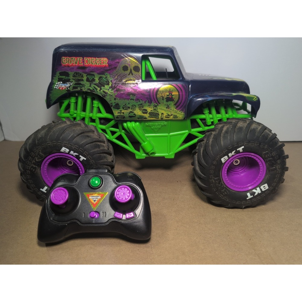 Monster Jam Grave Digger Freestyle Force Remote Control 1:15 Scale Monster Truck